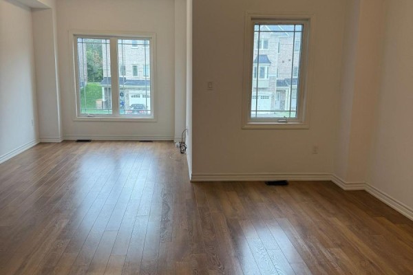 40 Milson Crescent, Essa, ON L3W0E1 Photo 2