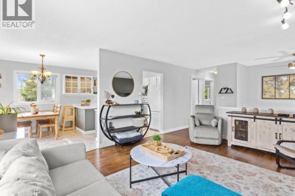 Kitchen - 40 Oak Street, Whitehorse, YT Y1A4B1 Photo 4