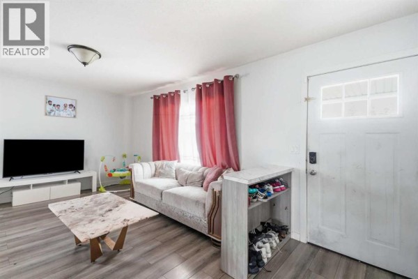Primary Bedroom - 40 Penworth Place Se, Calgary, AB T2A4G4 Photo 4