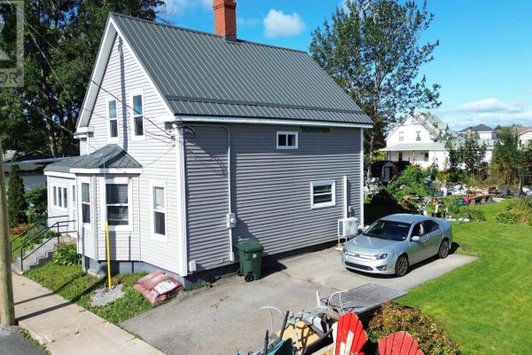 2pc Bathroom - 40 Pleasant Street, North Sydney, NS B2A1K9 Photo 4