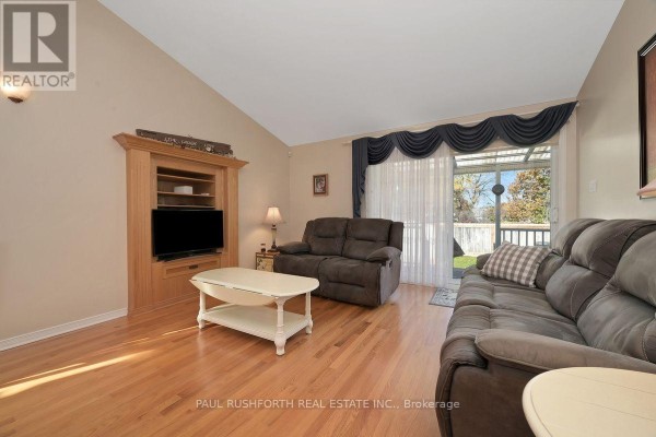 Dining room - 40 Roberge Crescent, Ottawa, ON K2L4G7 Photo 5