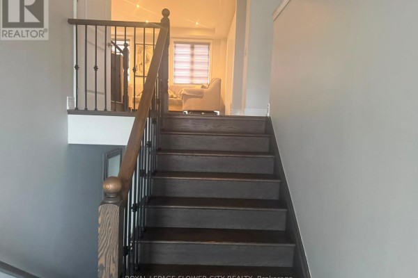 40 Seymour Road, Brampton, ON L6R4A6 Photo 2