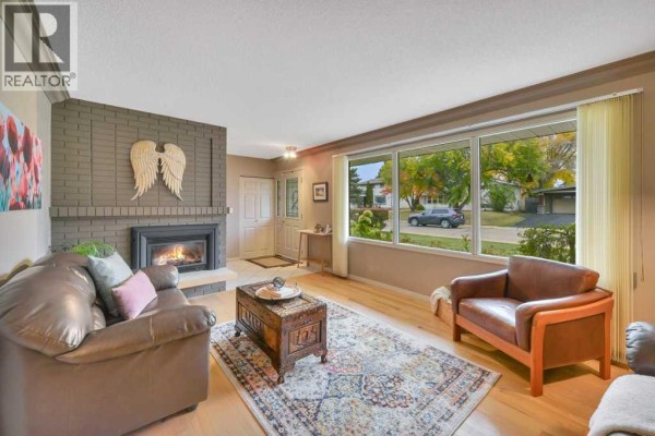 Kitchen - 40 Springfield Avenue, Red Deer, AB T4N0C7 Photo 2