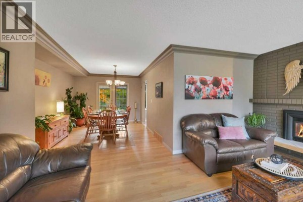 4pc Bathroom - 40 Springfield Avenue, Red Deer, AB T4N0C7 Photo 5