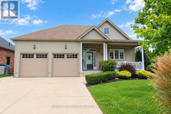 Great room - 40 Stornoway Crescent N, Huron East, ON N0K1W0 Photo 2