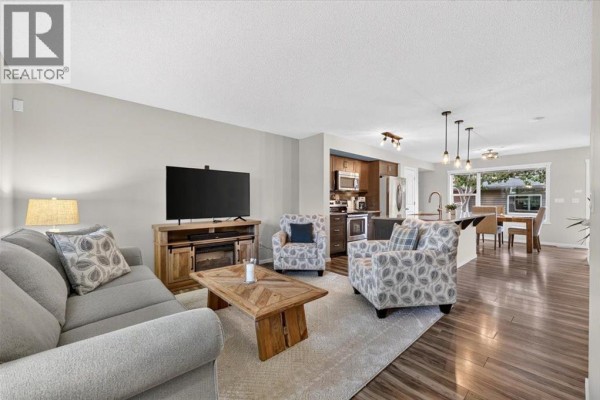 Foyer - 40 Sunvalley Road, Cochrane, AB T4C0X6 Photo 4