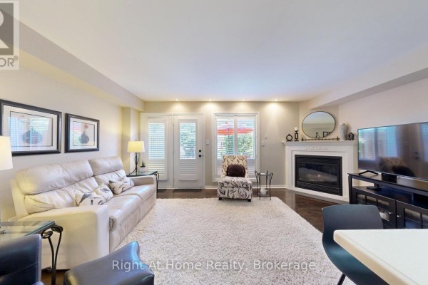 Family room - 40 Torr Lane, Ajax, ON L1S7M9 Photo 4