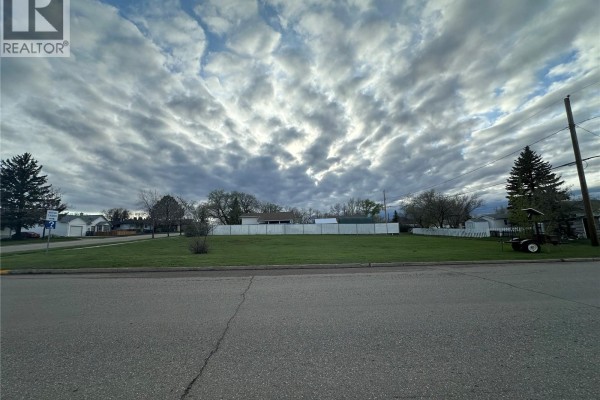 400 3rd Avenue W, Assiniboia, SK, photo 2