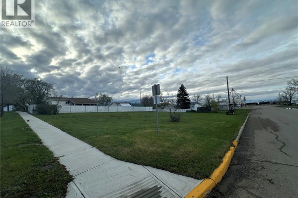400 3rd Avenue W, Assiniboia, SK, photo 3