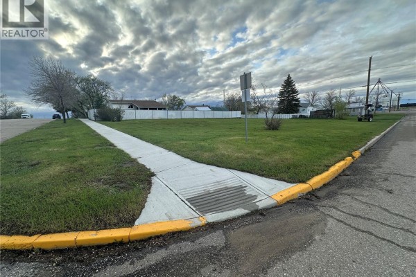 400 3rd Avenue W, Assiniboia, SK S0H0B0 Photo 4