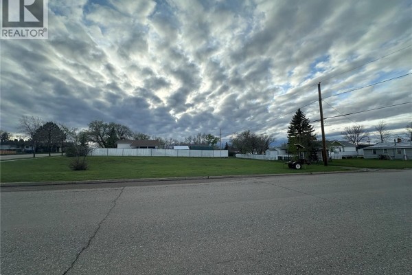 400 3rd Avenue W, Assiniboia, SK S0H0B0 Photo 5