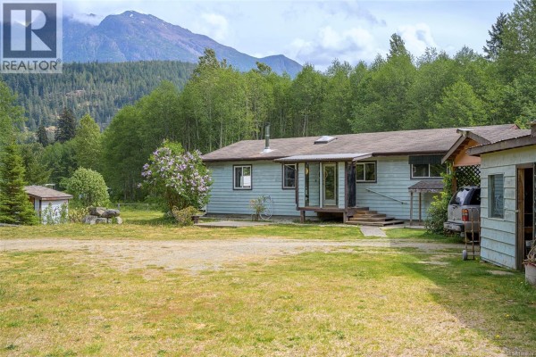 Bathroom - 400 Dyer Rd, Sayward, BC V0P1R0 Photo 2