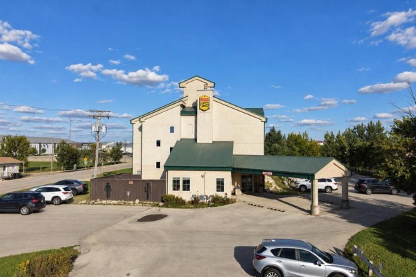 400 Main Street S, Morris, MB R0G1K0 Photo 3