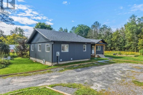 Primary Bedroom - 400 Raymond Road, Muskoka Lakes, ON P1L1X4 Photo 4