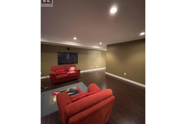 4000 Devonshire Avenue, Coquitlam, BC V3E0A7 Photo 4