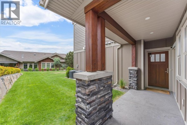 Kitchen - 4000 Redstone Crescent Unit# 220, Peachland, BC V0H1X5 Photo 5