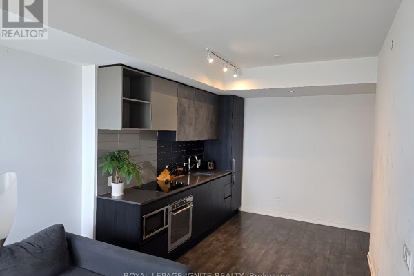 4002 - 1000 Portage Parkway S, Vaughan, ON L4K0L1 Photo 5