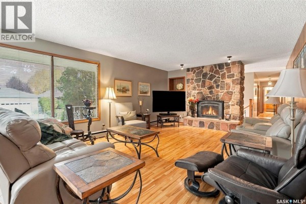 Dining room - 4002 Elphinstone Street, Regina, SK S4S3K9 Photo 2