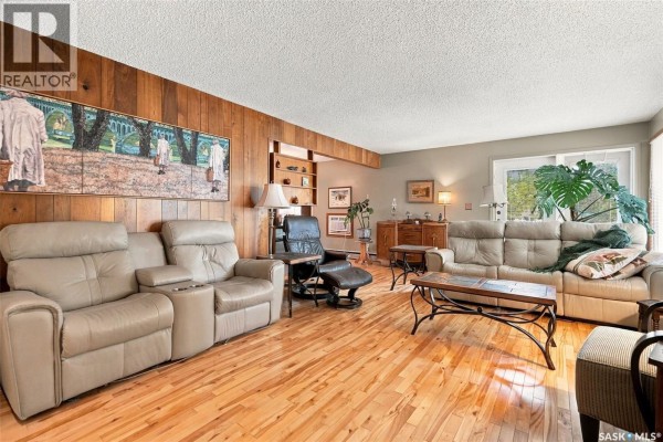 Dining nook - 4002 Elphinstone Street, Regina, SK S4S3K9 Photo 4