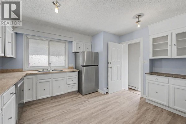 Bedroom - 4004 79 Street Nw, Calgary, AB T3B2N8 Photo 3