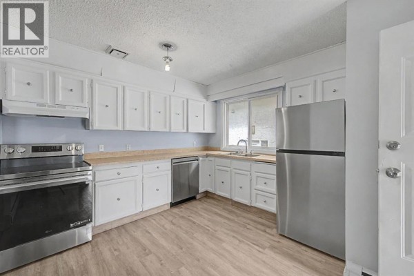 Bedroom - 4004 79 Street Nw, Calgary, AB T3B2N8 Photo 4