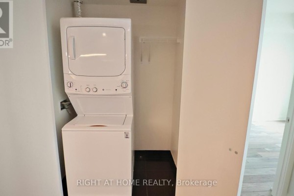 4005 - 11 Yorkville Avenue, Toronto, ON M4W1L2 Photo 5