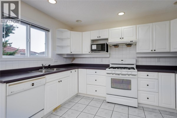 4005 Gordon Head Rd, Saanich, BC, photo 3