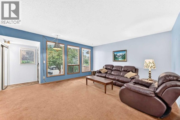 Kitchen - 4008 46 Street Sw, Calgary, AB T3E6P3 Photo 3