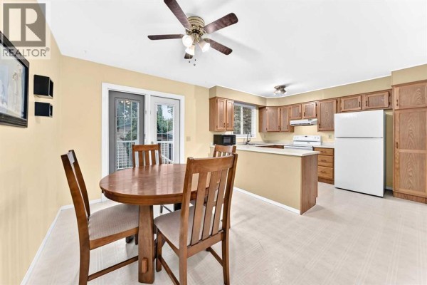 2pc Bathroom - 4008 46 Street Sw, Calgary, AB T3E6P3 Photo 5