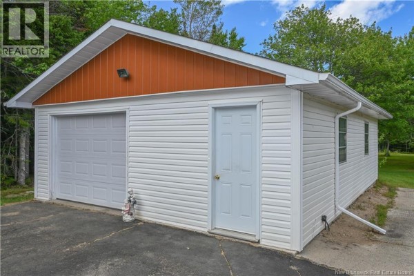 Bath (# pieces 1-6) - 4008 Foster Street, Tracadie, NB E1X1C3 Photo 5