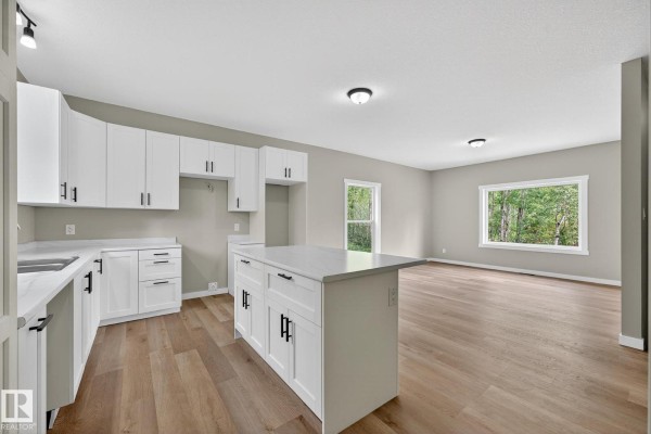 Kitchen - 4008 Nakamun Dr, Rural Lac Ste  Anne County, AB T0E1V0 Photo 3