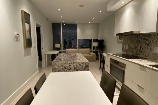 Dining room - 4009 - 1 Bloor Street E, Toronto, ON M4W0A8 Photo 2