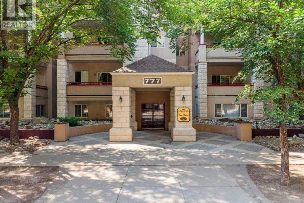 Kitchen - 401, 777 3 Avenue Sw, Calgary, AB T2P0G8 Photo 2