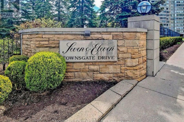 Dining room - 401 - 11 Townsgate Drive, Vaughan, ON L4J8G4 Photo 2