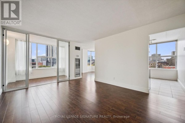 Living room - 401 - 150 Queen Street S, Kitchener, ON N2G4T7 Photo 5
