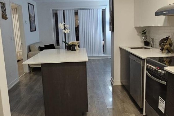 401 - 160 Canon Jackson Drive, Toronto, ON M6M0B6 Photo 3