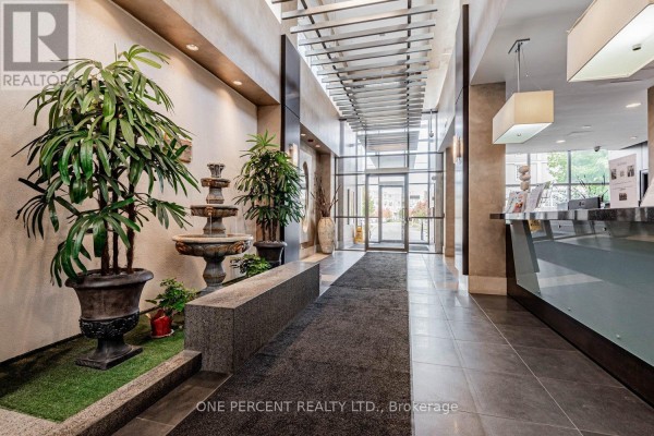 401 - 21 Upper Duke Crescent, Markham, ON L6G0B7 Photo 3