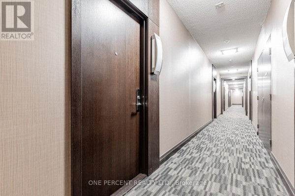 401 - 21 Upper Duke Crescent, Markham, ON L6G0B7 Photo 5