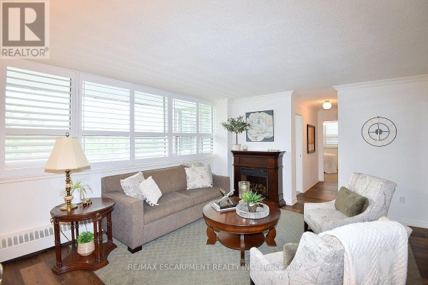 Kitchen - 401 - 2263 Marine Drive, Oakville, ON L6L5K1 Photo 3