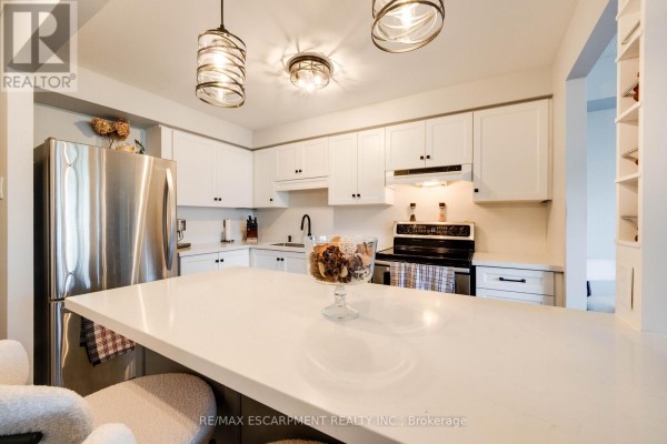 401 - 9 Bonheur Court, Brantford, ON, photo 2