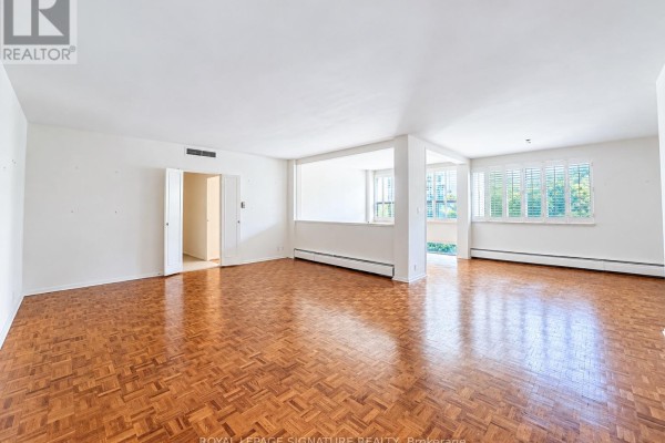 401 - 9 Deer Park Crescent, Toronto