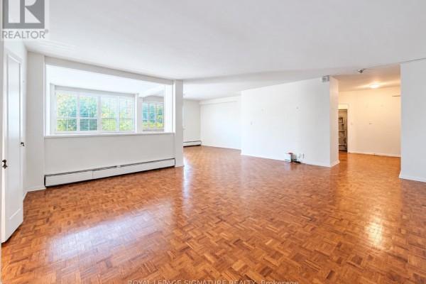 401 - 9 Deer Park Crescent, Toronto, ON M4V2C4 Photo 5