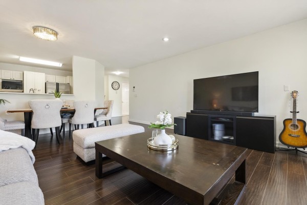 401 13680 84 Avenue, Surrey, BC V3W0T6 Photo 4