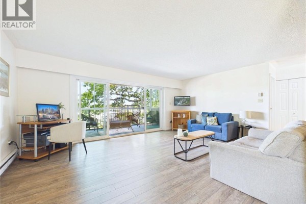 Living room - 401 1665 Oak Bay Ave, Victoria, BC V8R1B5 Photo 3