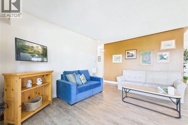 Kitchen - 401 1665 Oak Bay Ave, Victoria, BC V8R1B5 Photo 4
