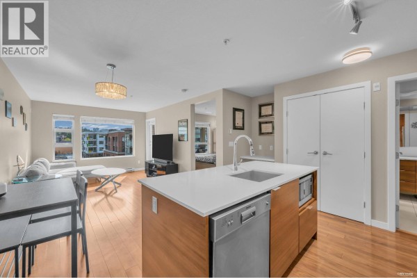 401 1677 Lloyd Avenue, North Vancouver, BC V7P0B1 Photo 2