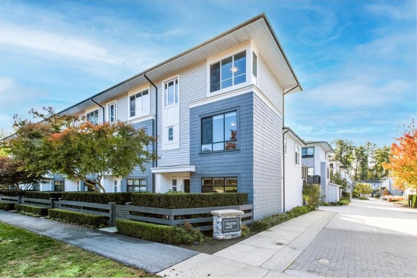 401 18505 Laurensen Place, Surrey, BC V4N6R7 Photo 2