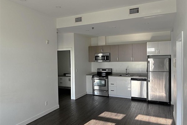 Living room - 401 2300 Pembina Highway, Winnipeg, MB R3T2H3 Photo 2