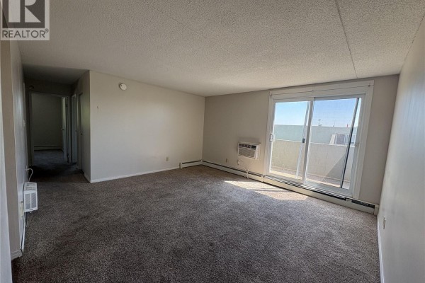 Living room - 401 590 Laurier Street, Moose Jaw, SK S6H6X6 Photo 2