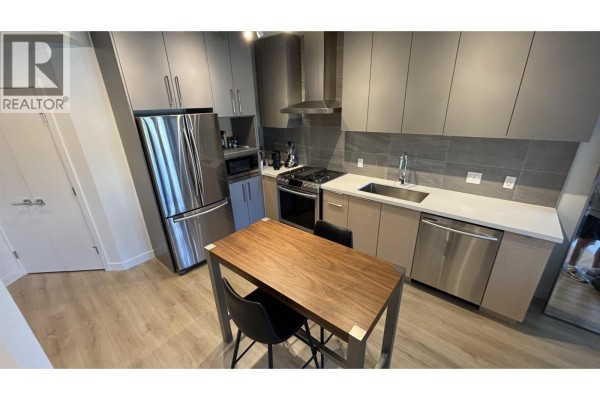 401 603 Regan Avenue, Coquitlam, BC V3J0K2 Photo 2
